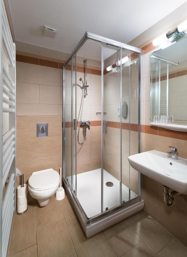 Hotel Honti Wellness Es Konferencia Szalloda Visegrad Exterior photo