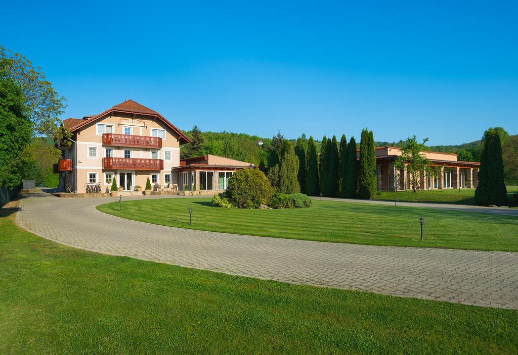 Hotel Honti Wellness Es Konferencia Szalloda Visegrad Exterior photo